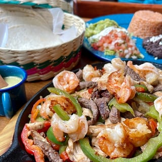 Fajitas Mar & Tierra - Shrimp, Carne Asada (Steak) & Pollo Asado (Chicken) | Piedeas Negras Style